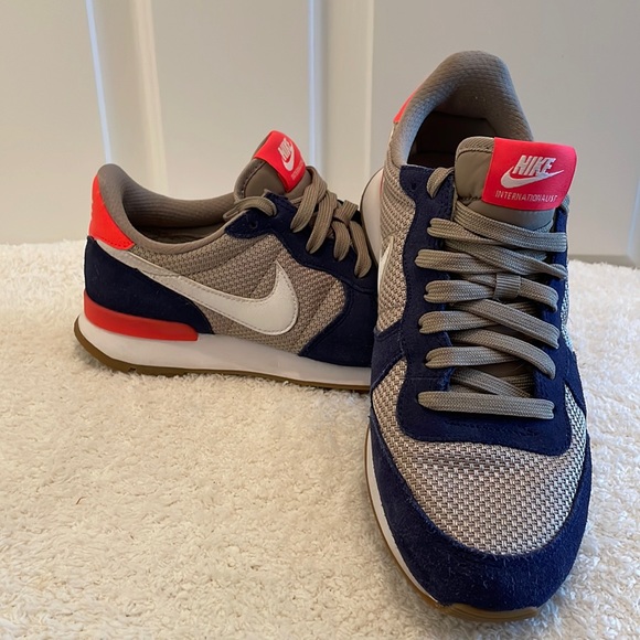 ⭐️SOLD - NIKE Women’s Internationalist Athletic Navy/Orange Running Shoe - Picture 3 of 12